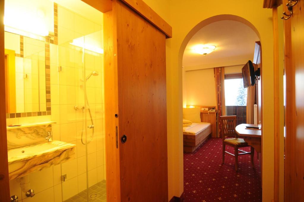 Single Room with Balcony,1685060846:JPEG